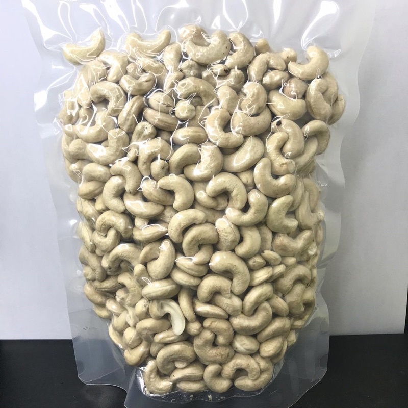 

Kacang Mete Mentah 500gr / Raw Cashew Nut 500gr
