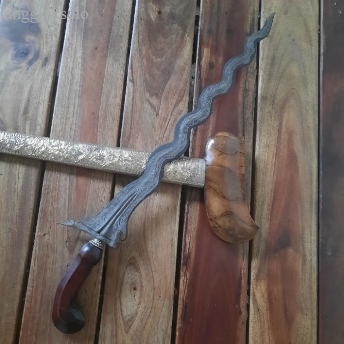 

Keris Sengkelat Sepuh Tangguh Mataram antik
