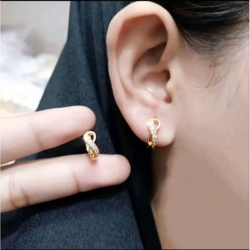 PERHIASAN WANITA Anting Jepit Titanium Gold Perhiasan Wanita Terbaru Lapis Emas Tahan Lama ELEGAN