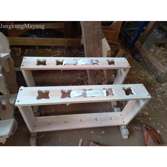 

laku 2 bos jagrak keris isi 5 stok masih banyak jati alus produksi sen antik