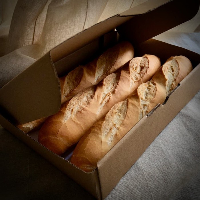 

BEST SELLER- FRENCH BAGUETTE 27cm BOX 3pcs - ROTI PRANCIS BAGUETTE BOX isi 3pcs - Sliced 10mm