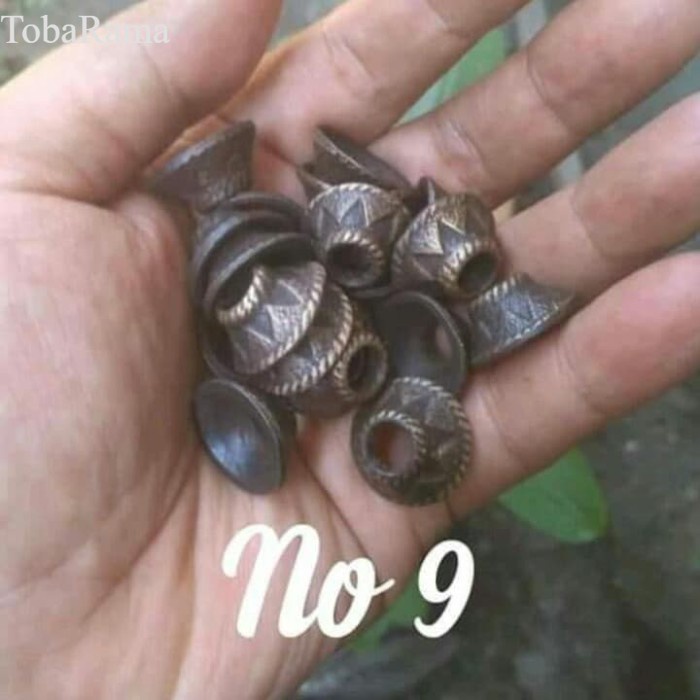 

mendak keris patrem nomor sembilan antik