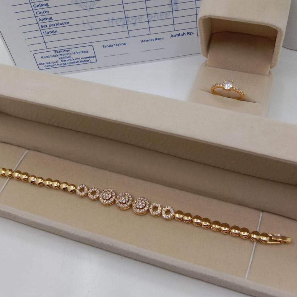 - Gelang Korea Lapis Emas Muda Berat 10 gram  Model Bulat  Full Permata Free Cincin Permata