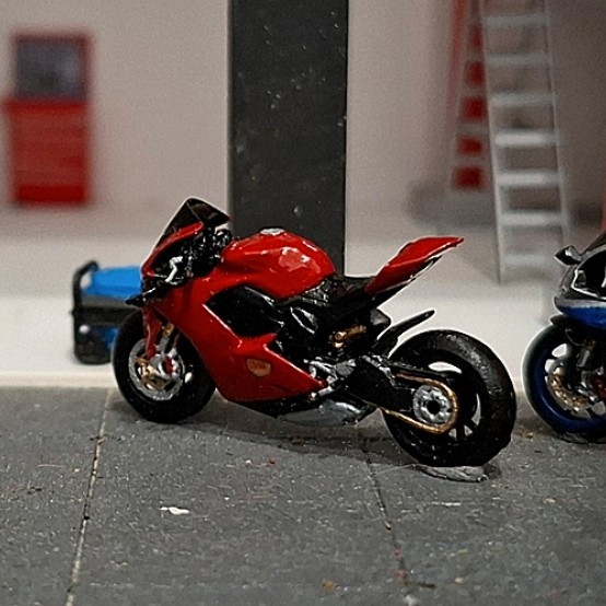1/64 scale miniatur ducati panigale v4s