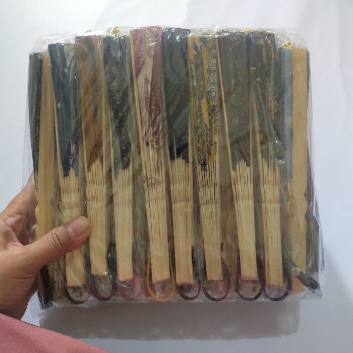 

Isi 50 Pcs Souvenir Kipas Batik Sedang