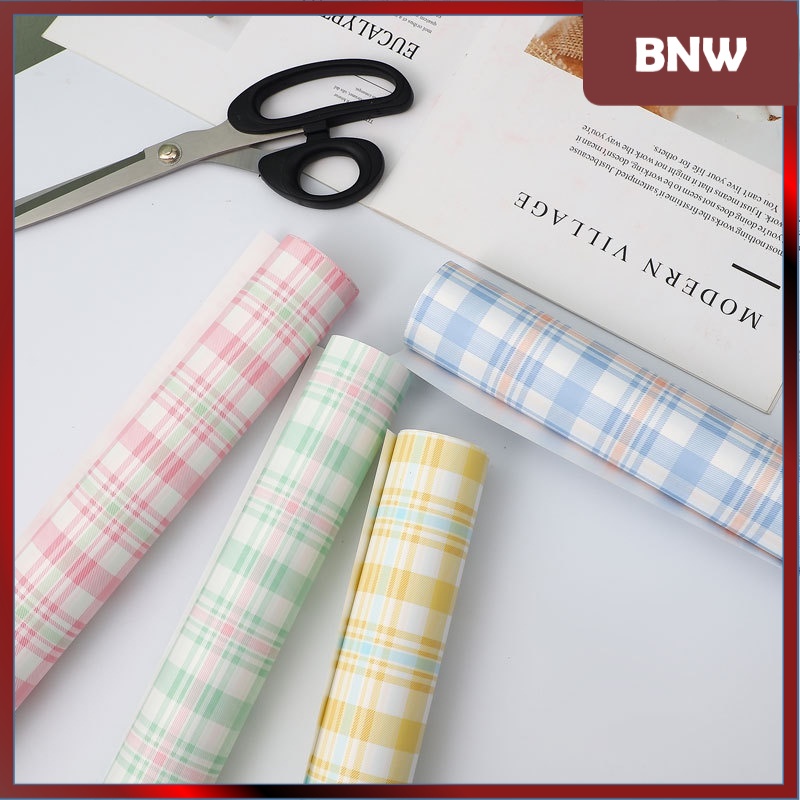 

BNW - (5 LEMBAR) - FL9 PLAID Kertas Bunga Buket Motif Kotak Modern Florist Cellophane - GROSIR