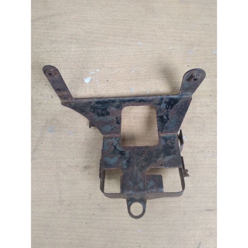 BREKET PANGKON DUDUKAN TEMPAT WADAH AKI ACCU HONDA GL 100 GL100 ORIGINAL
