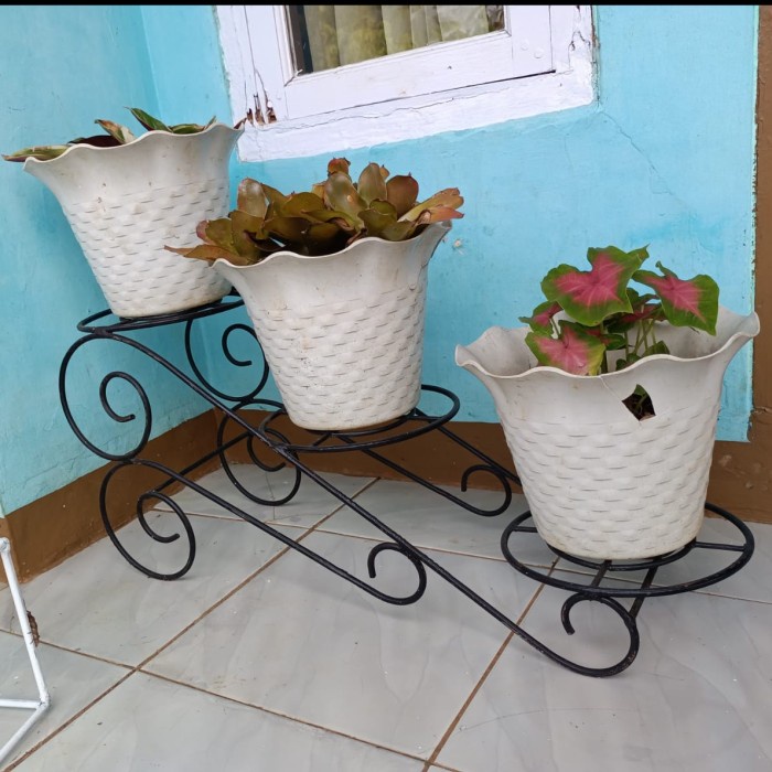 Rak besi model informa, dudukan pot bunga model tangga, minimalis