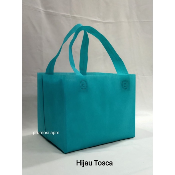 

Tas Spunbond Kotak Ukuran 25cm - Navy