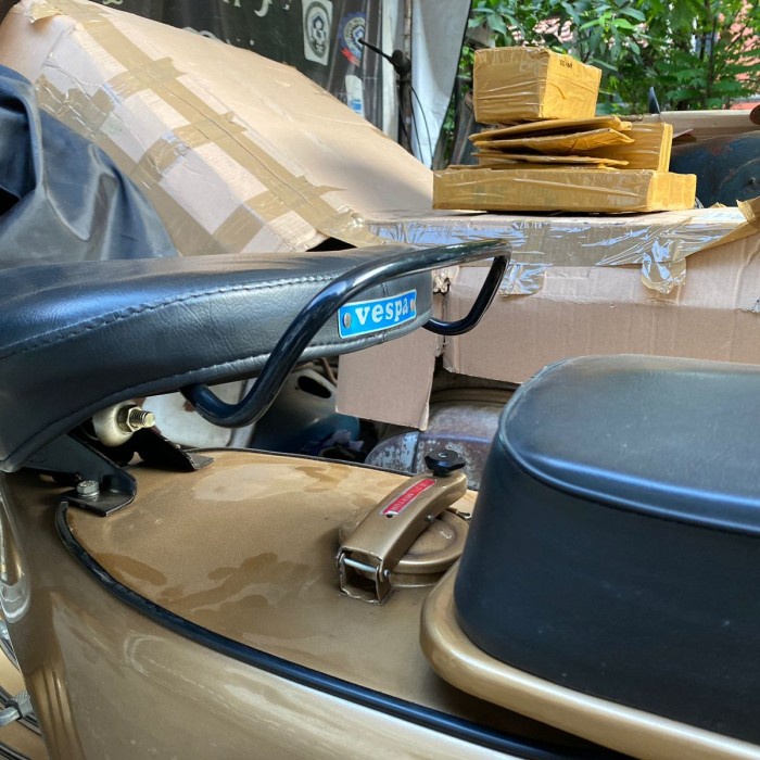 Besi Pegangan Jok Depan Vespa Super Sprint PX Detail Ori