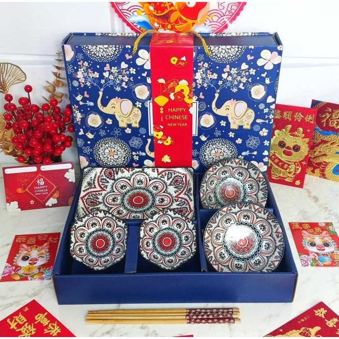 

[ HAMPERS IMLEK ] Hampers Set Piring Mangkuk Keramik Japanese Style - Flower Red
