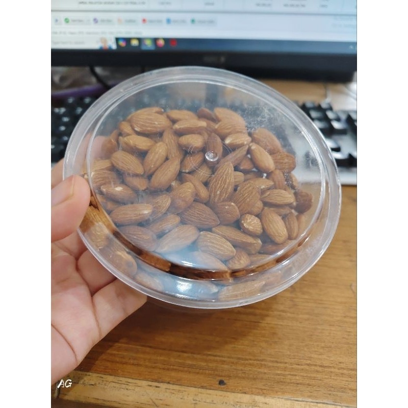 

Kacang almond 220 gr