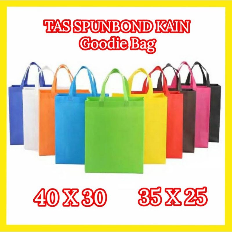 

Tas Kain Polos Spunbond Goodie Bag Tebal tas zakat Lebaran 40x30 35x25