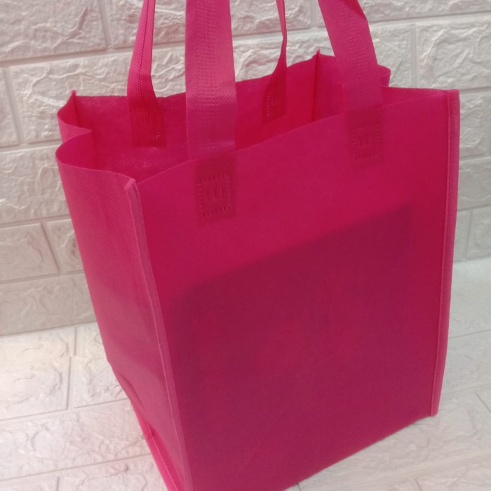 

TAS SPOUNDBOND BOX JAHIT /TAS GOODIE BAG UK.24,5X24,5X28cm. - maroon