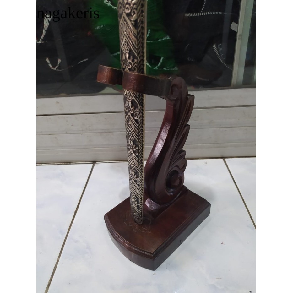 

Stand Jagrak Keris Kayu Jati Ukiran Minimalis Murah terlaris murah