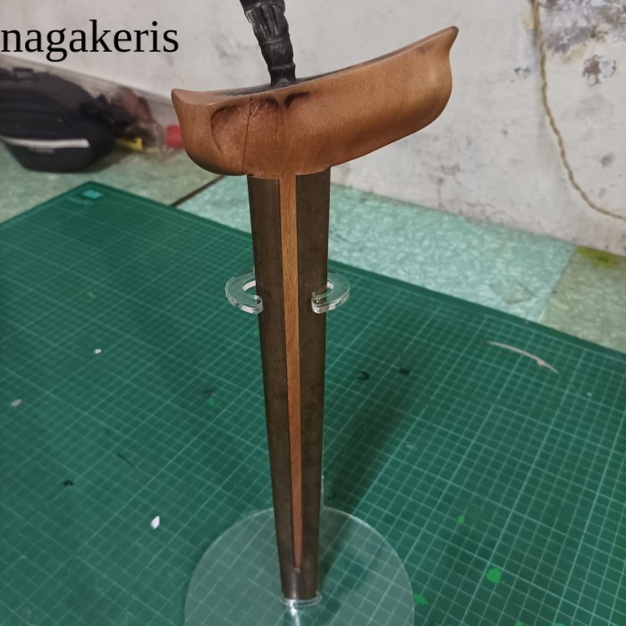 

BLAWONG DUDUKAN JAGRAK KERIS AKRILIK MODERN SINGLE termurah