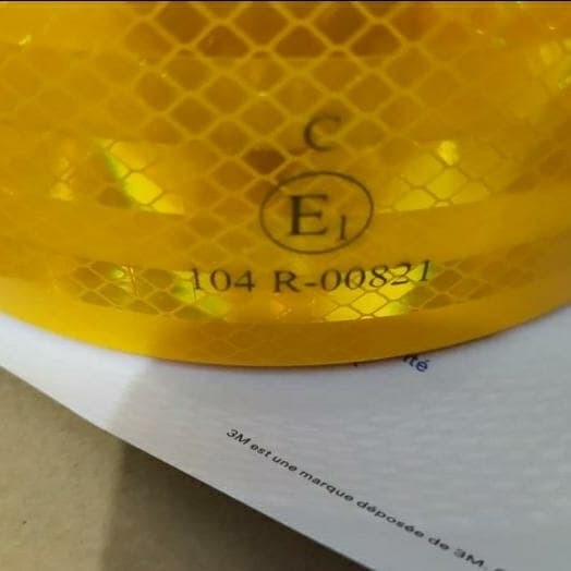 

STIKER UJI KIR DIAMOND GRADE 3M 983-71 REFLEKTOR UJI KIR 55 MM X 50 M - Merah -FN10