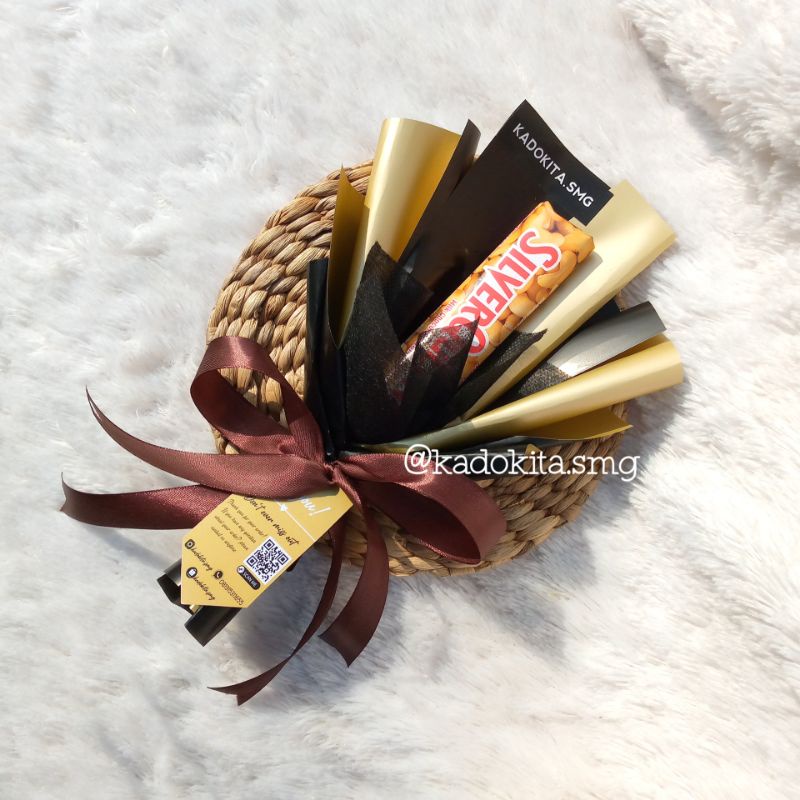 

BUKET SILVERQUEEN / BUKET BENG-BENG / BUKET COKLAT / BUKET MINI / BUKET MURAH / BUKET ULTAH