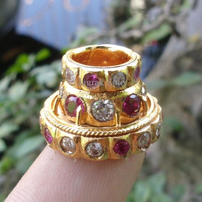 

Mendak Keris Susun Permata Merah Putih Warna Emas murah