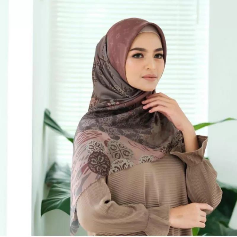 Kayu Aro Black Scarf Kerudung Segi Empat Voal /Hijab_fashion  Laser Cut Terbaru Mirip ZM Zaskia Mecc