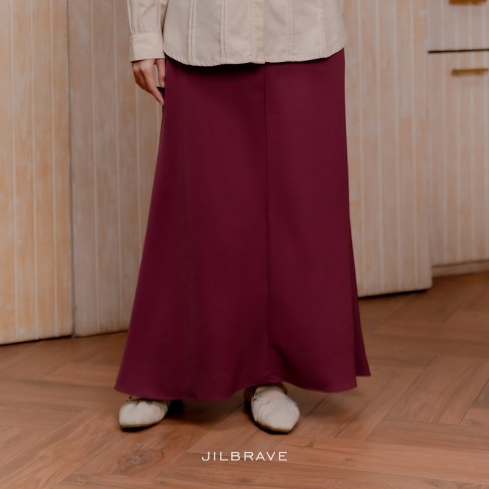 NEW -JILBRAVE Sheryl Skirt Rok Slip Skirt Clean Look Cutting Jenjang Bahan Flowy Anti Kusut - MAROON