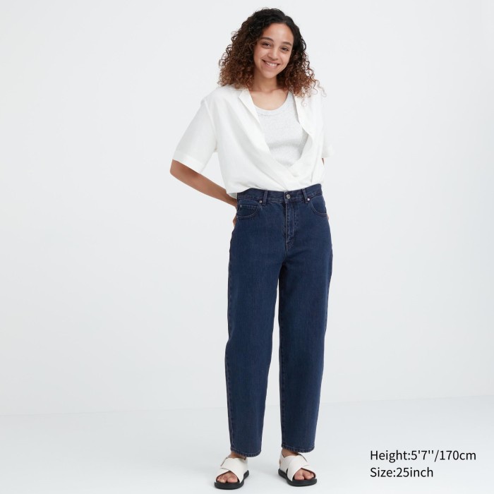 UNIQLO Jeans Lebar Tapered 460713 Wanita 23inch - 68 BLUE