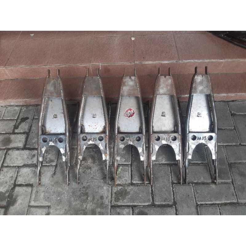 buntutan cb buntutan cb handmade NGANJUK sett manisan rangka & pangkon aki