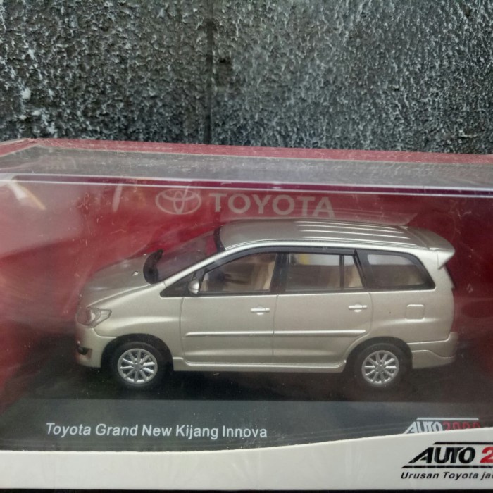Diecast Toyota Innova - champagne