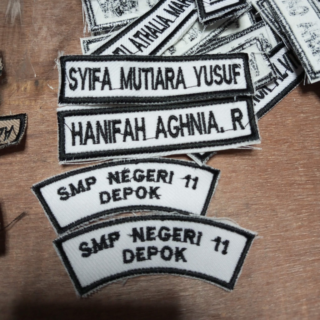 

Bordir Bet Bed Papan Nama Dada Bordir Sekolah Pondok / Nametag Bordir Terbaru