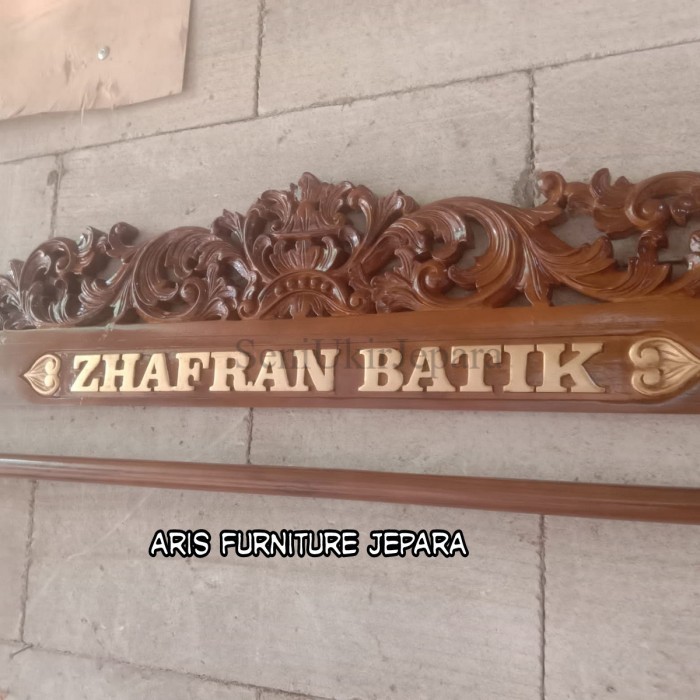 gantungan kain ukuran kayu jati plus nama toko,gantungan ukir dinding SU4743