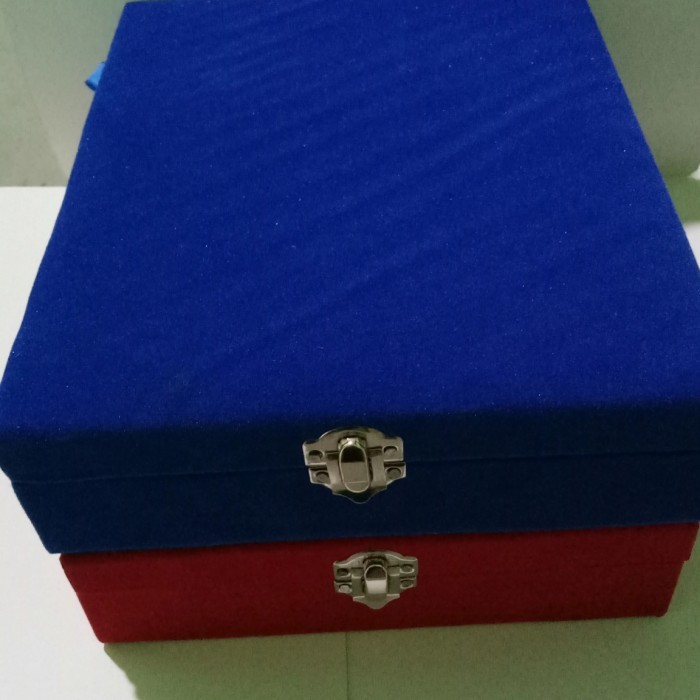 

HL Box 14X18X5 box plakat box bludru - Hitam