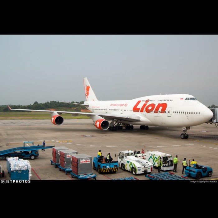 Aviation plane aircraft skin tag LION AIR BOEING 747 SC EDITION - Putih