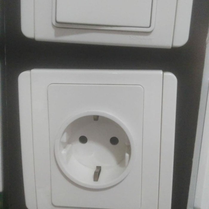 STOP KONTAK TANAM 1 LUBANG SCHNEIDER TYPE NEO