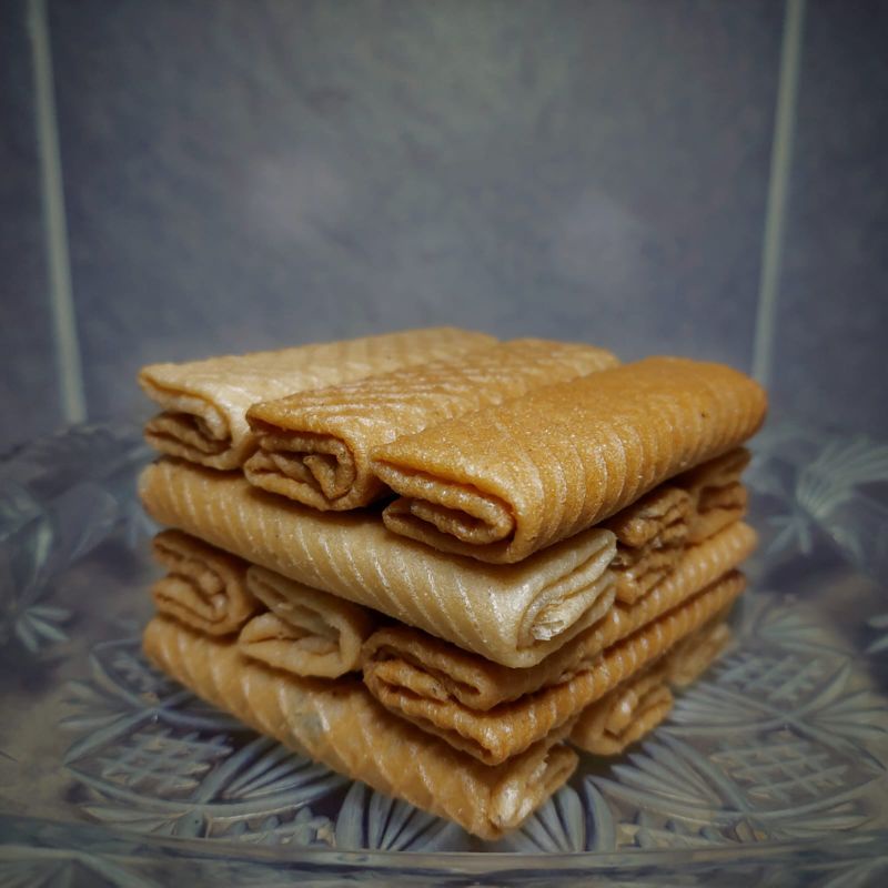 

(Beli 1 Toples Semprong Gratis 1 Mie Sewot Plastik ) Semprong Dompet Rica Snacks Toples Ukuran 1000 ML