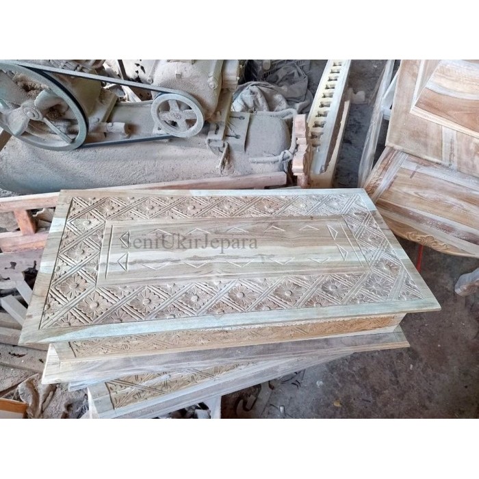 kotak pusaka dan kotak keris 30 x 15 cm ukir batik ceplok piring termurah