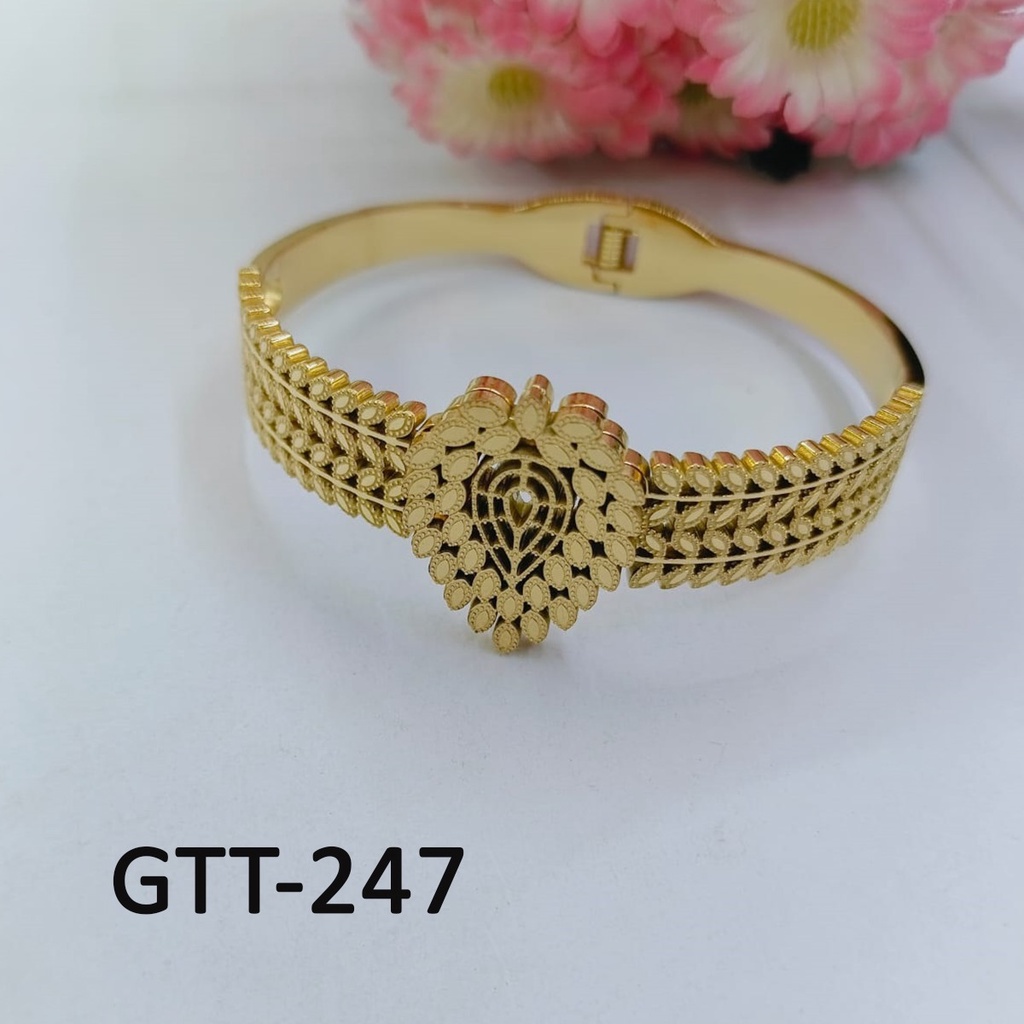 GELANG TANGAN KAKI RANTAI TITANIUM EMAS GOLD MOTIF DAUN DAUN STROBERI / GELANG PRIA WANITA ANAK DUNIA GELANG