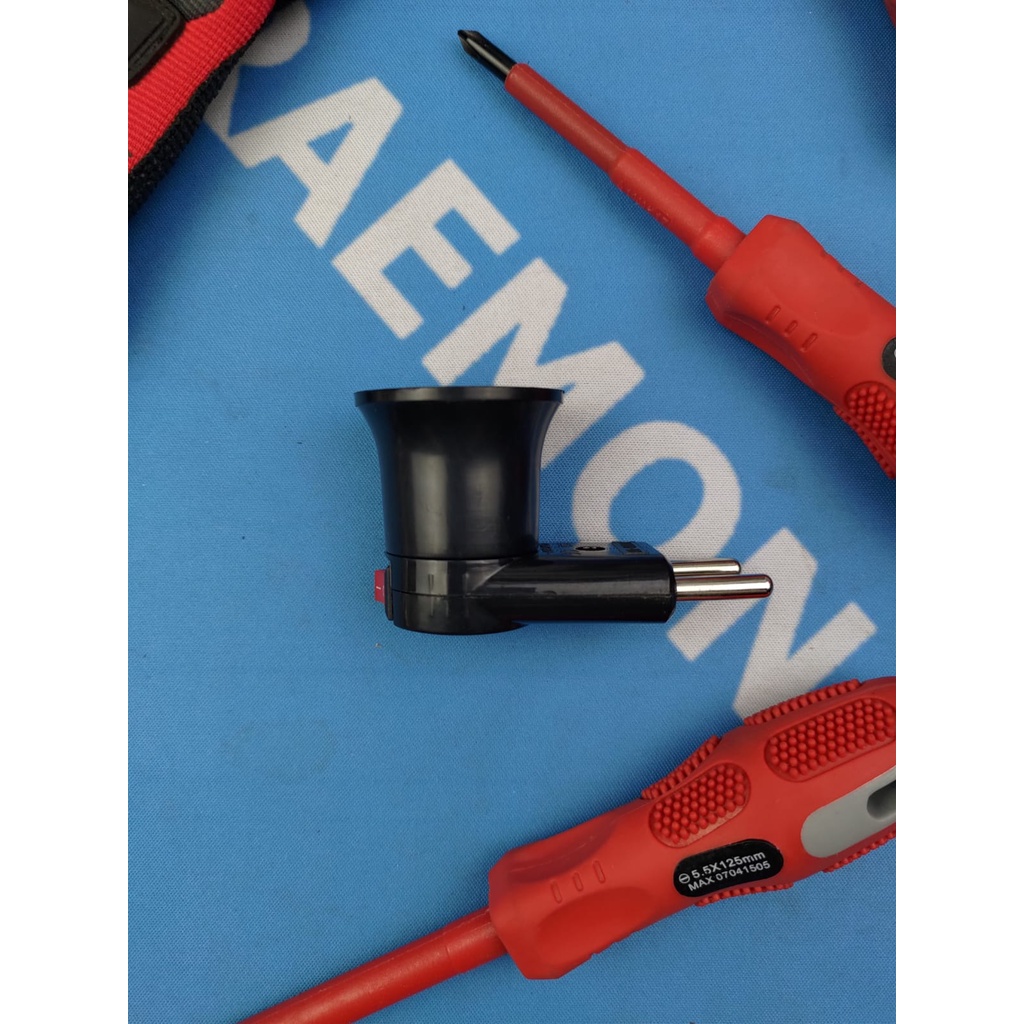 Fitting Lampu Colokan Saklar - Hitam
