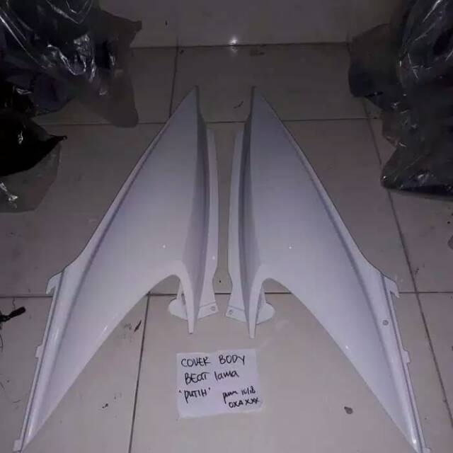 Cover body honda beat karbu putih