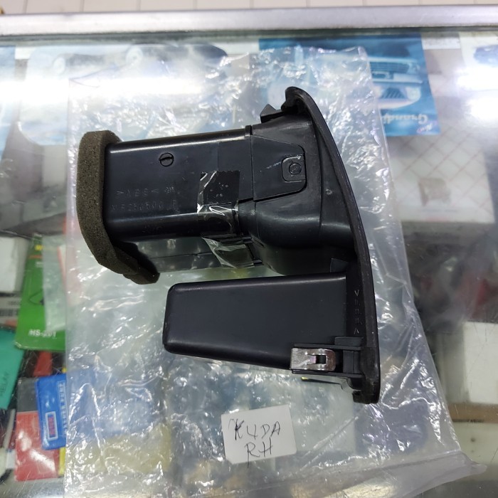 Kisi ac Kuda bagian kanan lobang ac Rh Mitsubishi kuda original