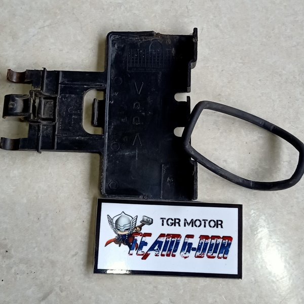 karet pengunci aki set cover dek tutup aki original yamaha mio karbu bekas copotan