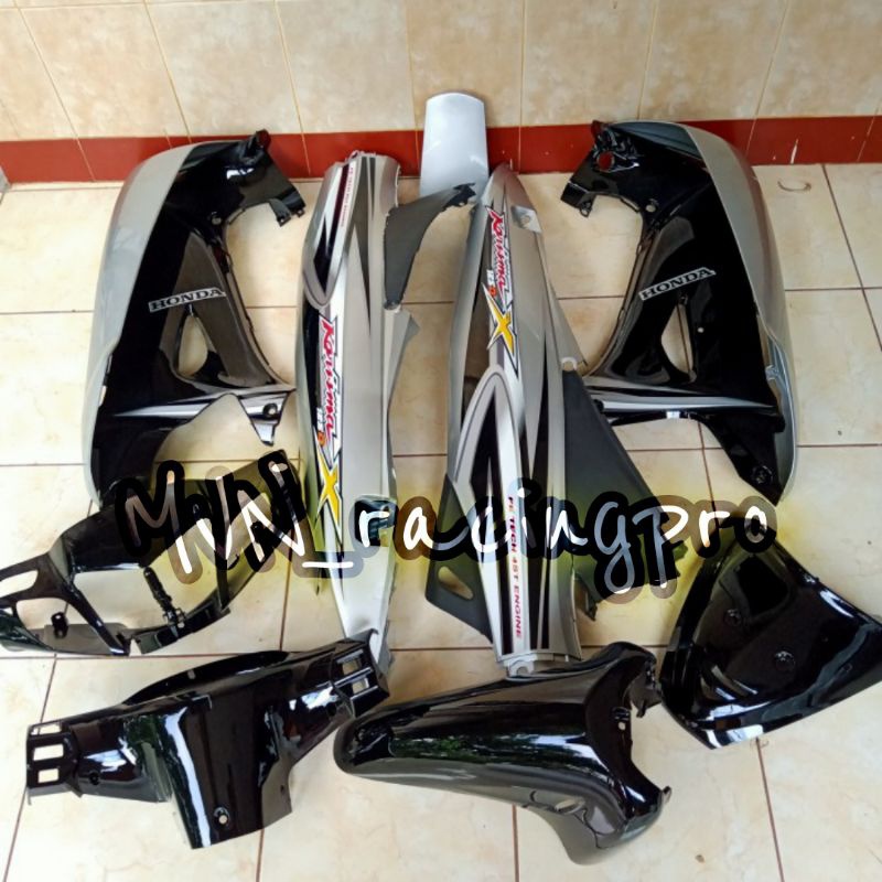BISA COD Paket Murah  Cover body dek tebeng full set halus HONDA KARISMA X 125D warna silver hitam p