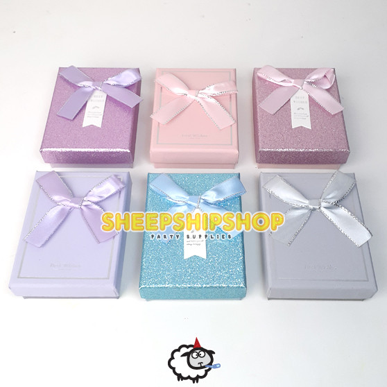 

BOX KADO V POLOS GLITTER 9,5X7,5X2,7CM / Kotak Kado Hadiah Perhiasan Kalung Cincin