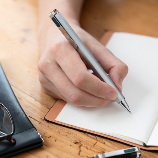 

Sakura Ballsign ID Plus Gel Pen Retractable Ballpoint Pulpen Tinta Jel - ID PLUS 04, PURE BLACK