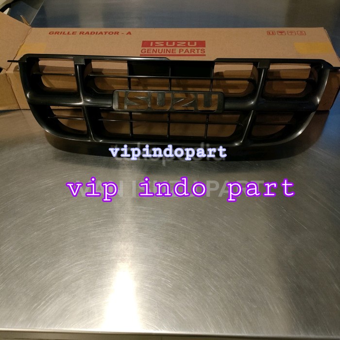 GRILL RADIATOR DEPAN ISUZU PANTHER KAPSUL ORIGINAL ISUZU
