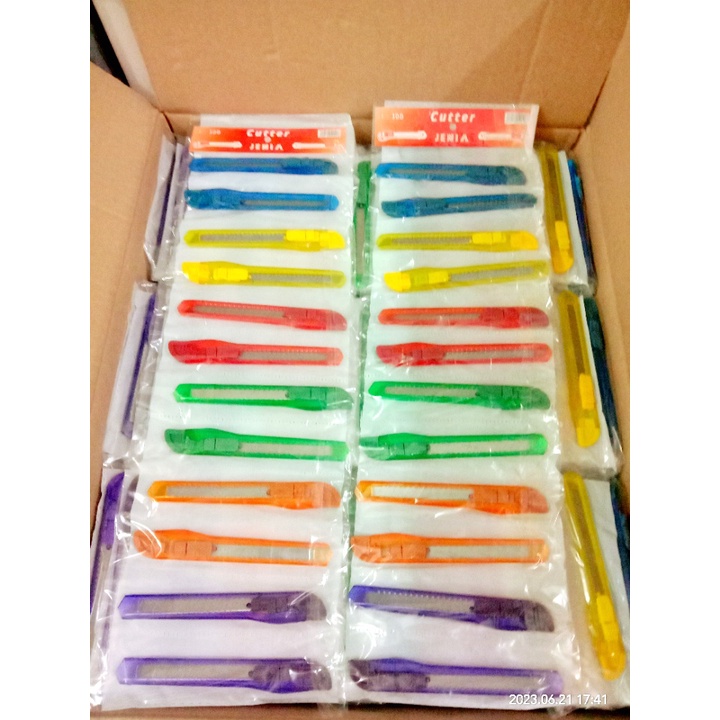 

Cutter kecil Jenia J-300 ( Isi 12 pcs )
