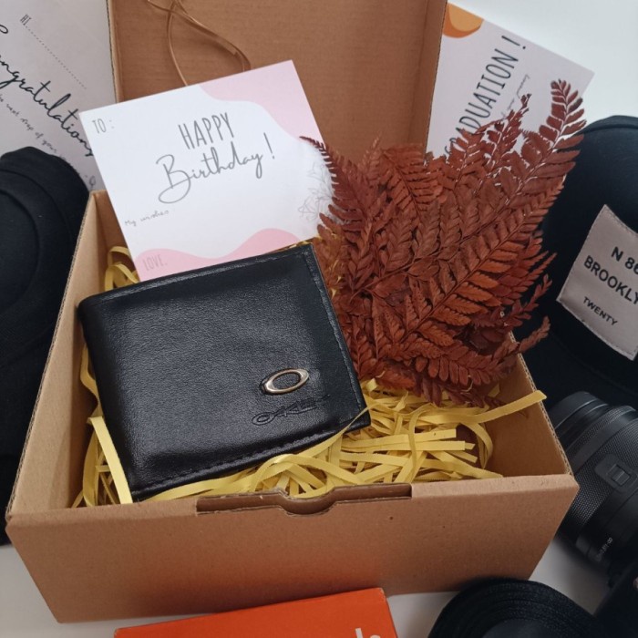 

Kado Pernikahan Teman Simple Paket Dompet dan Tas Selempang Hampers - DOMPET ONLY