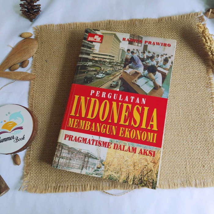 Buku PERGULATAN INDONESIA MEMBANGUN EKONOMI - RADIUS PRAWIRO  Original Preloved