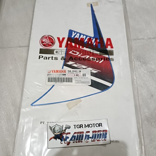 striping sticker stiker polet cover kaper kiping samping sayap bawah kiri ori original yamaha 1lb xe