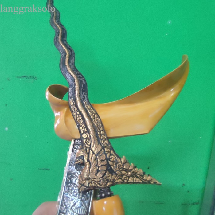 

KERIS GAJAH LIMAN MANGLAR WARANGKA KAYU CENDANA antik
