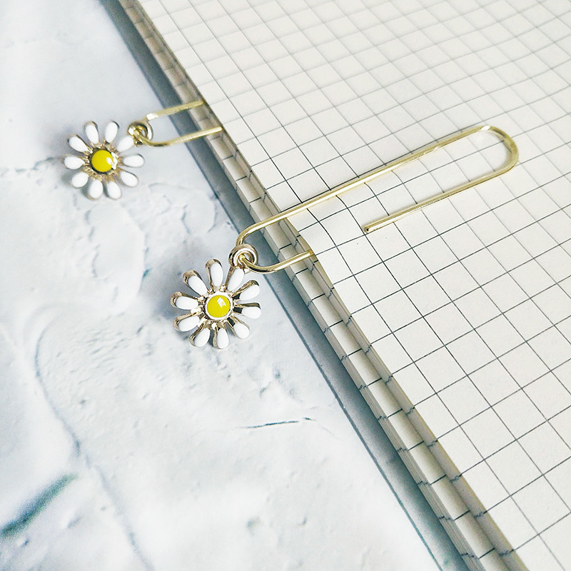 

TUTU 5Pcs/box Daisy flower Bookmark Paper Clip Metal Material Bookmarks for Book Stationery School Office Supplies H0338